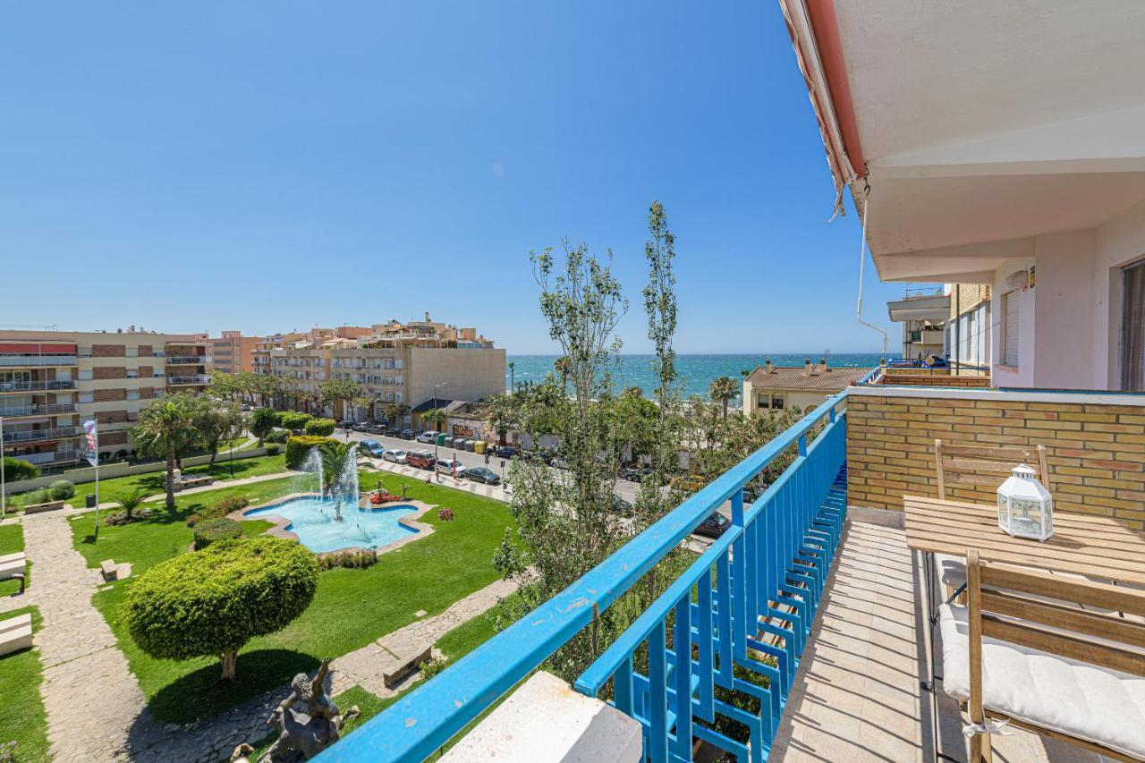 Wintowinrentals Vista Al Mar En Pleno Centro Rincón de la Victoria Eksteriør billede